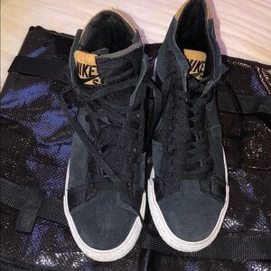 Nike SB Zoom Blazer Mid Premium Shoes Mens Size 9 Black Sneakers DV7898-001